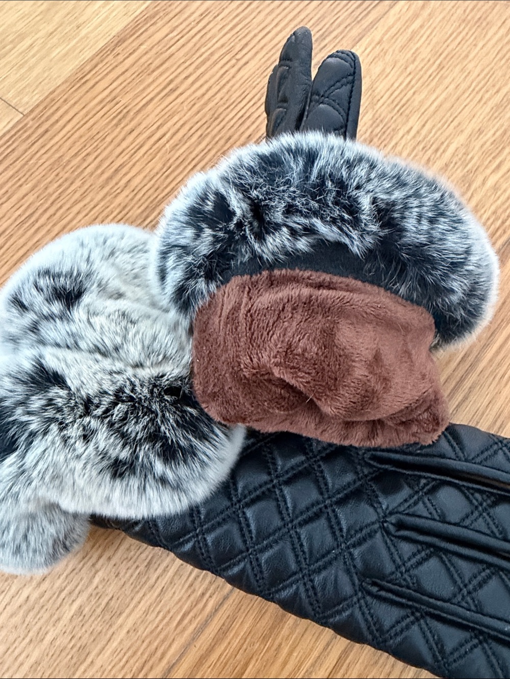UGG Rabbit Fur Gloves - Picture 6 of 7